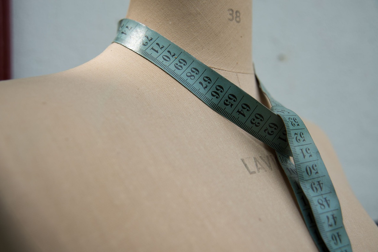 How to Maintain a Healthy Posture While Sewing